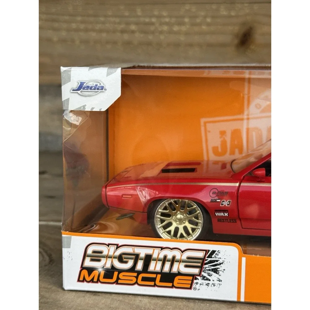 1972 PLYMOUTH GTX‎ RED W/GOLD GRAPHICS 1/24 DIECAST MODEL CAR BY JADA 34206